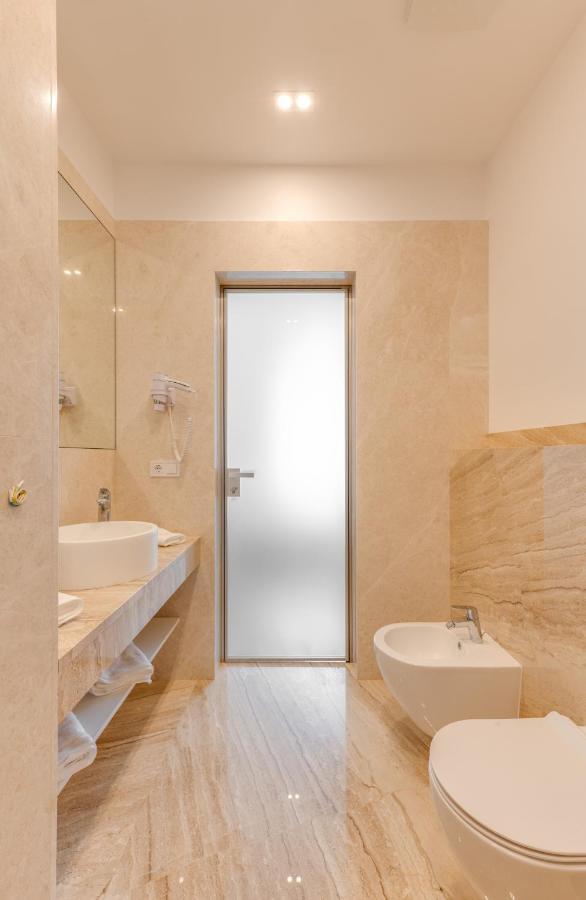Basis Apartments - Adults Only Kiev Exterior foto